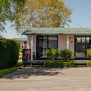 Taupo-Top-10_Menu_Cabins-300×300