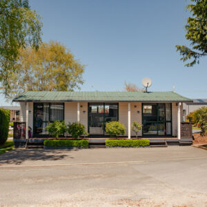 Taupo-Top-10_Menu_Cabins-300×300
